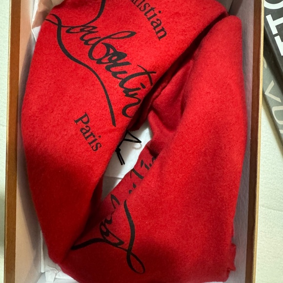 Christian Louboutin Elegant Black Heels - Picture 9 of 10